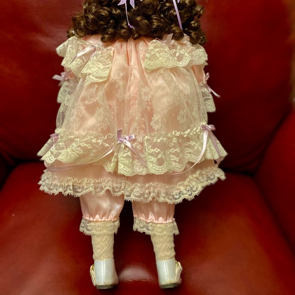 DOLL MOMENTS TREASURED Porcelain Doll #11/2000 Handcrafted "LUCY" 1901 /2000 - Picture 9 of 15